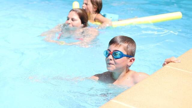 piscine au camping - ©PW Photographie / FDHPA17